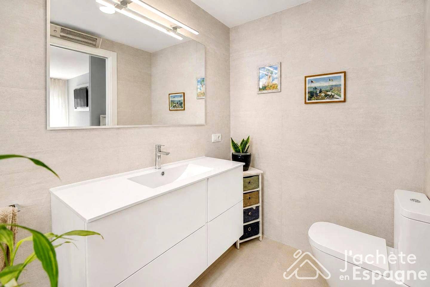 3 bedroom Flat for sale in Vinaros with pool garage - € 420,000 (Ref: 10116135)