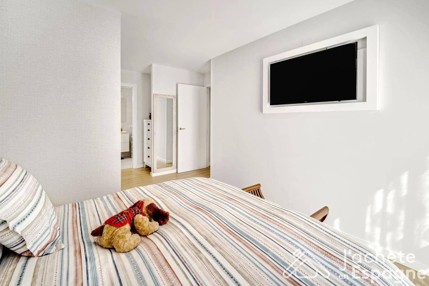 3 bedroom Flat for sale in Vinaros with pool garage - € 420,000 (Ref: 10116135)