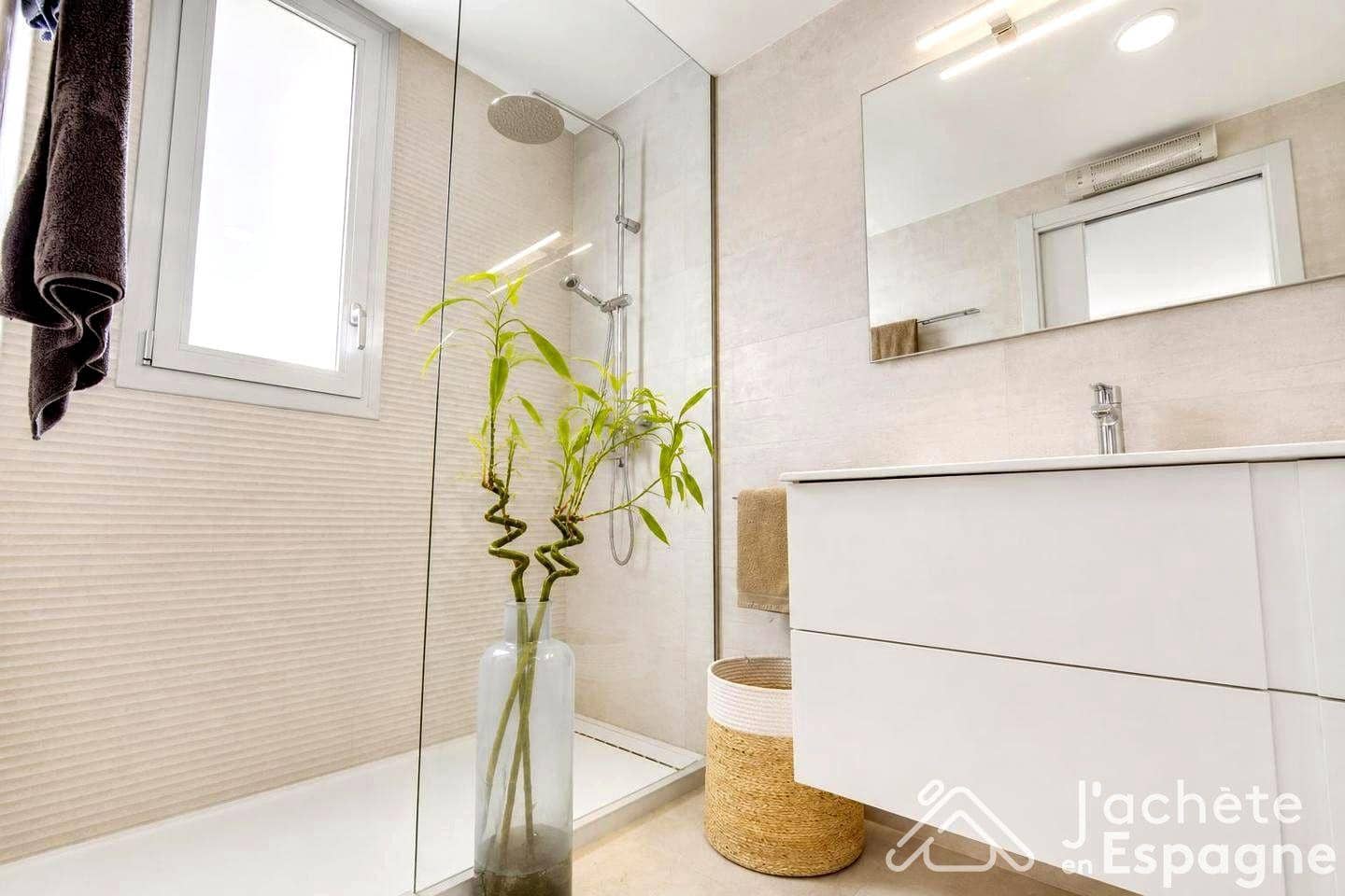 3 bedroom Flat for sale in Vinaros with pool garage - € 420,000 (Ref: 10116135)