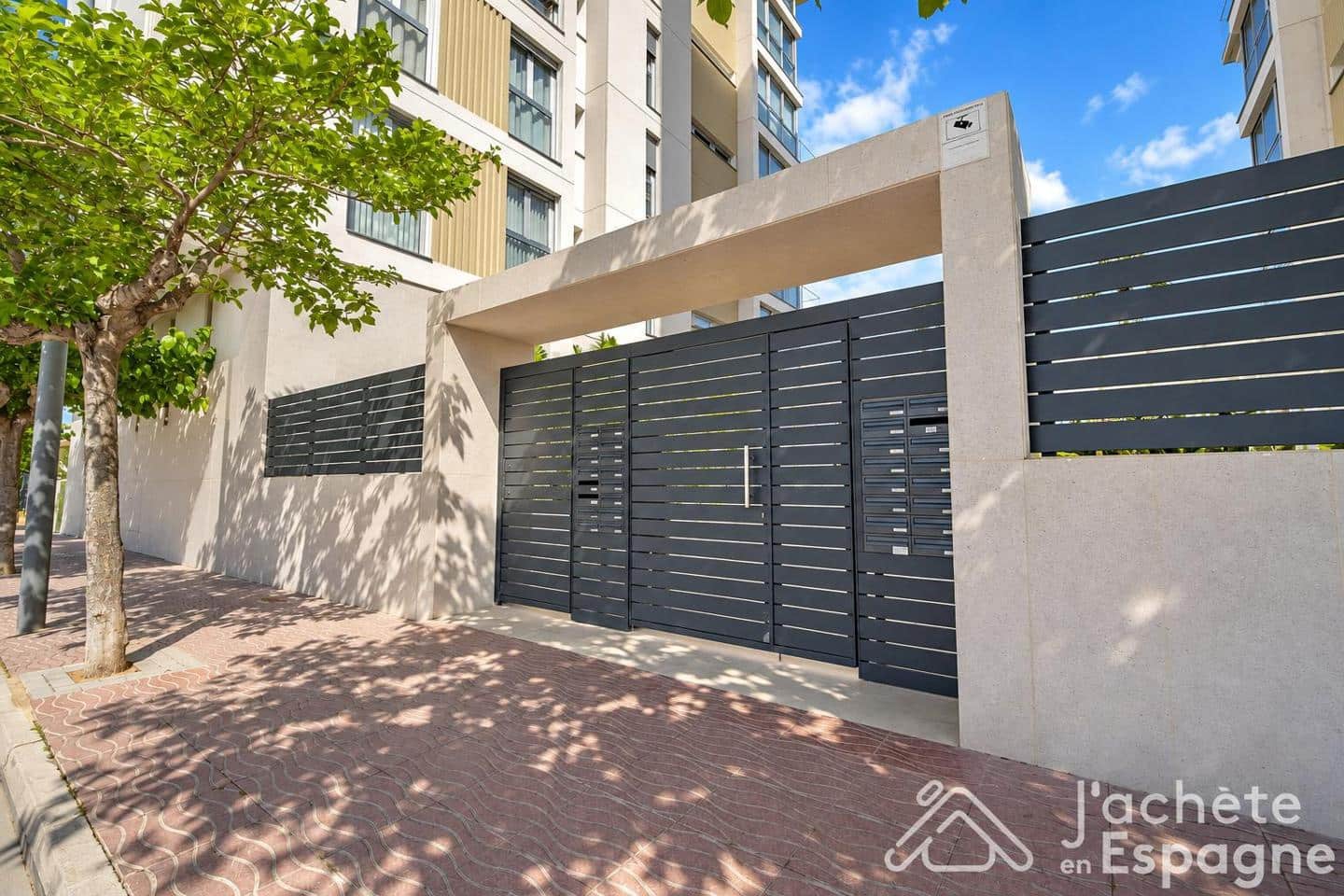 3 bedroom Flat for sale in Vinaros with pool garage - € 420,000 (Ref: 10116135)