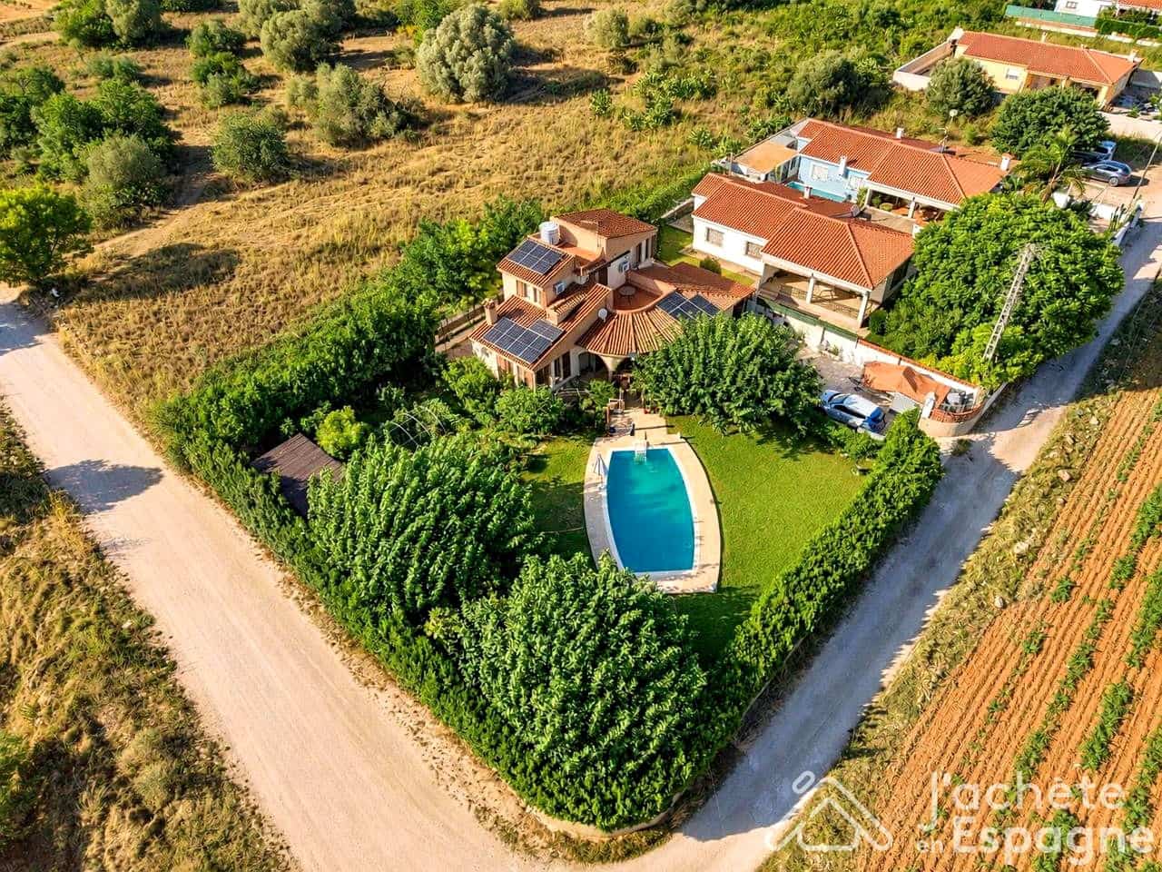 Chalet de 3 habitaciones en Vinaròs en venta con piscina garaje - 345.000 € (Ref: 10116138)