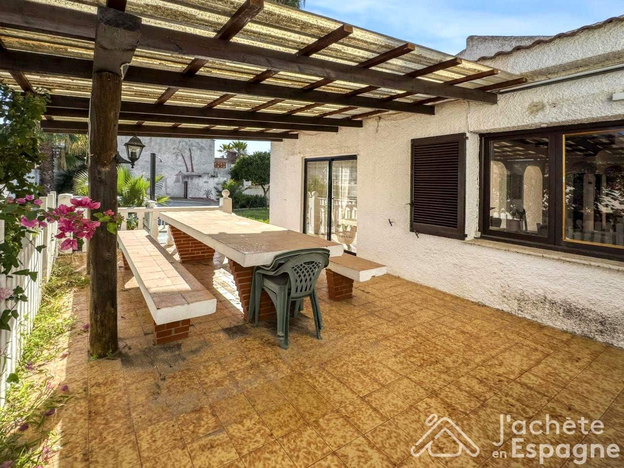 Chalet de 4 habitaciones en Vinaròs en venta con piscina garaje - 320.000 € (Ref: 10116140)