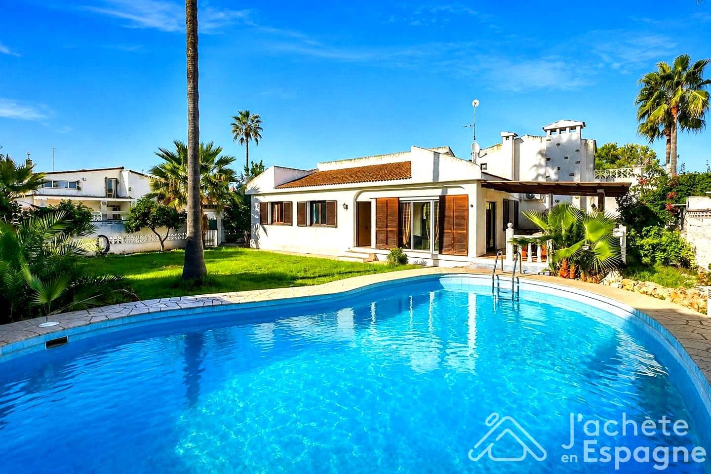 Chalet de 4 habitaciones en Vinaròs en venta con piscina garaje - 320.000 € (Ref: 10116140)