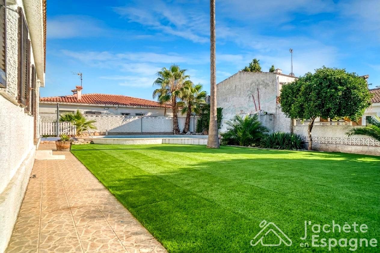 Chalet de 4 habitaciones en Vinaròs en venta con piscina garaje - 320.000 € (Ref: 10116140)