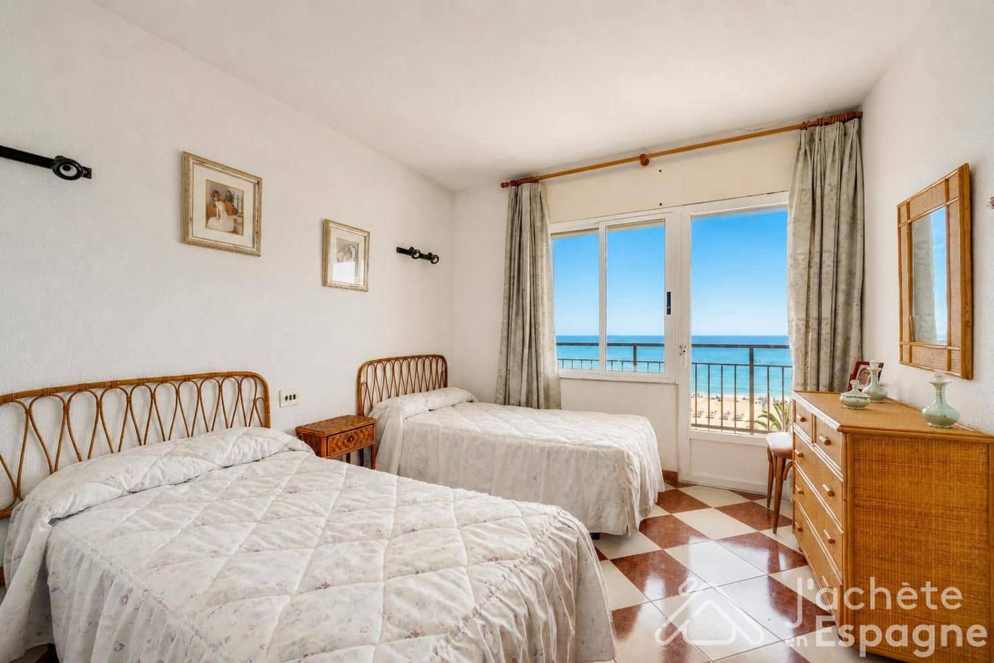 Piso de 3 habitaciones en Playa de San Juan en venta con piscina garaje - 1.049.000 € (Ref: 10116144)