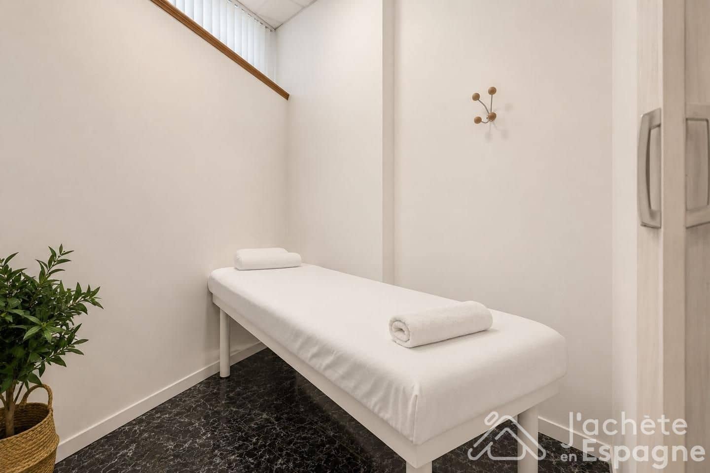 6 bedroom Business for rent in Alboraya / Alboraia - € 850 (Ref: 10116145)