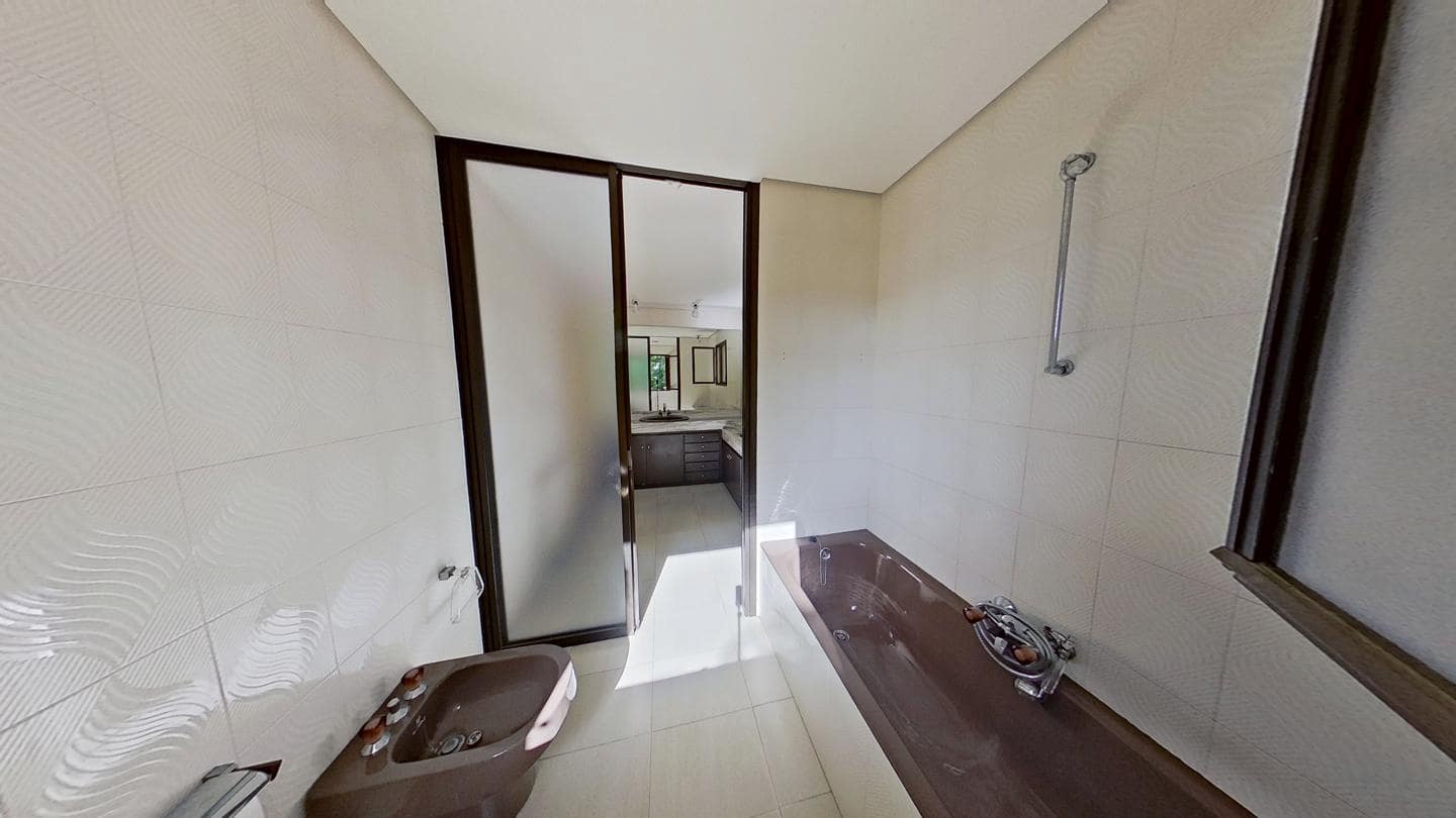 8 Zimmer Villa zu verkaufen in Chiva mit Pool Garage - 790.000 € (Ref: 10116146)