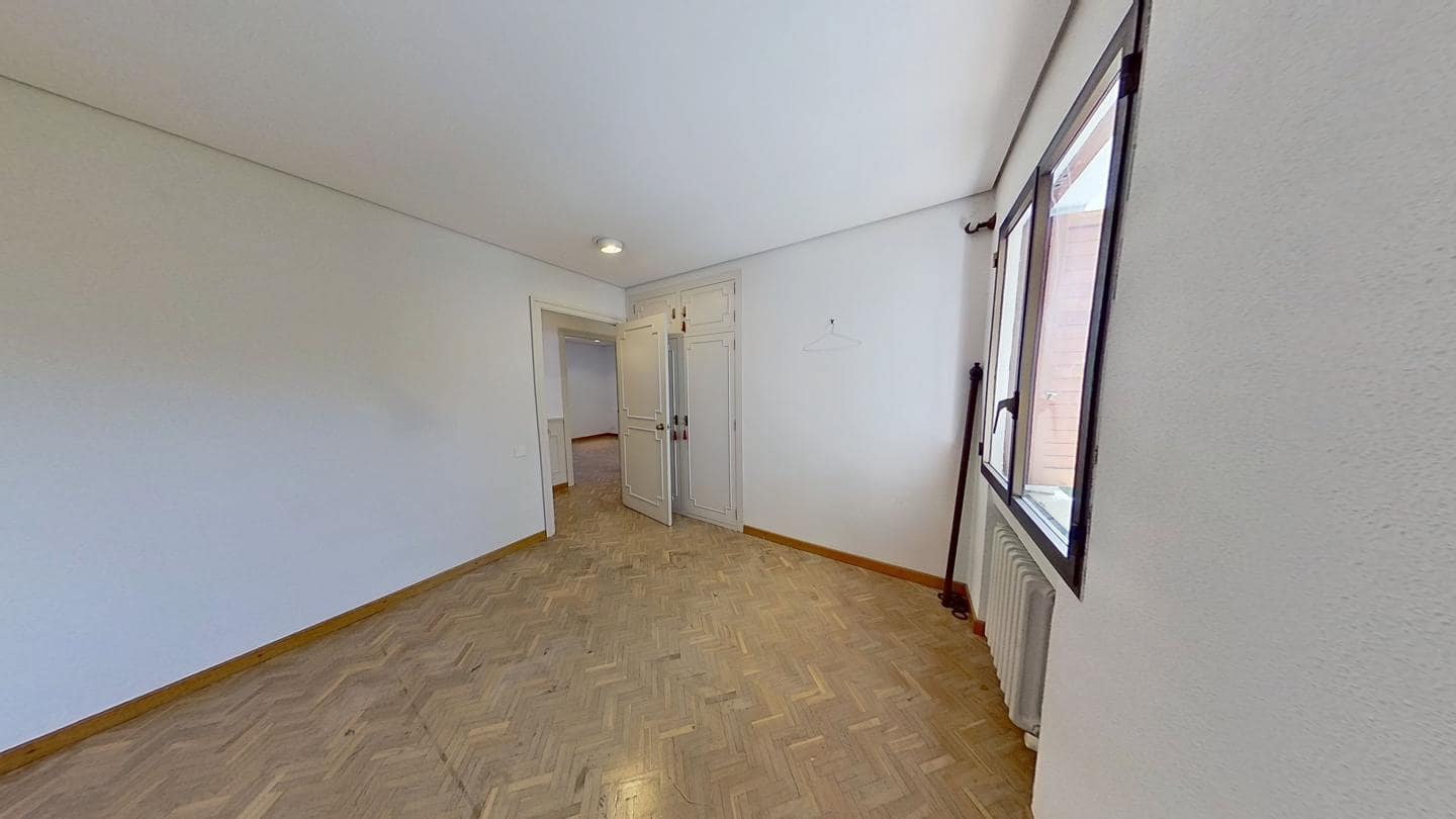 8 Zimmer Villa zu verkaufen in Chiva mit Pool Garage - 790.000 € (Ref: 10116146)
