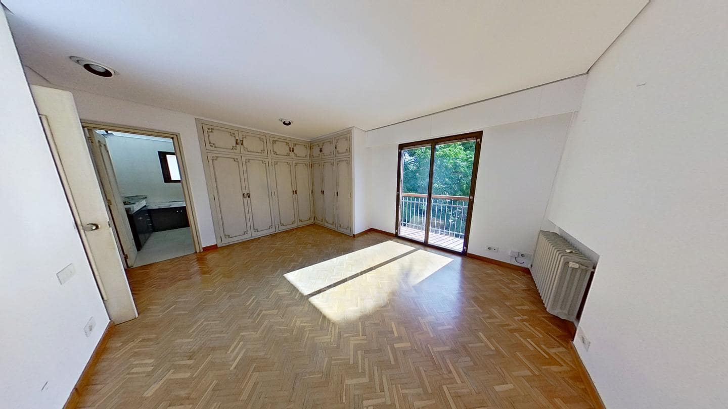8 Zimmer Villa zu verkaufen in Chiva mit Pool Garage - 790.000 € (Ref: 10116146)