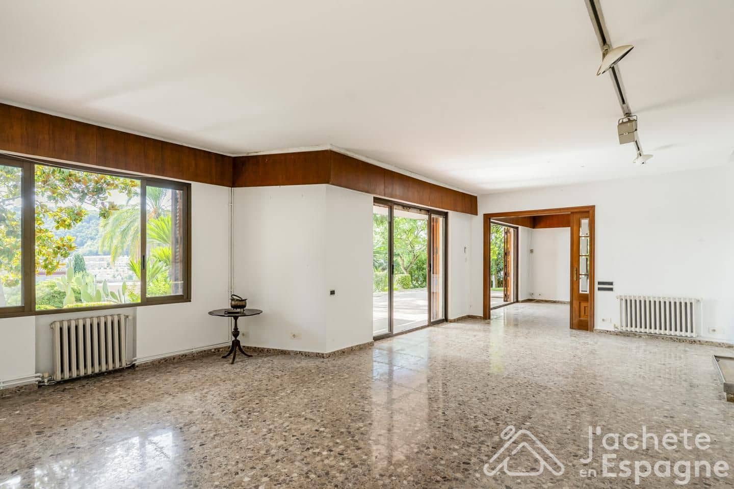 8 Zimmer Villa zu verkaufen in Chiva mit Pool Garage - 790.000 € (Ref: 10116146)