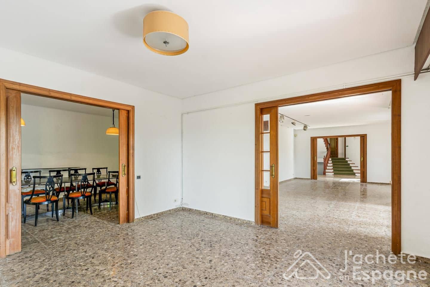 8 Zimmer Villa zu verkaufen in Chiva mit Pool Garage - 790.000 € (Ref: 10116146)