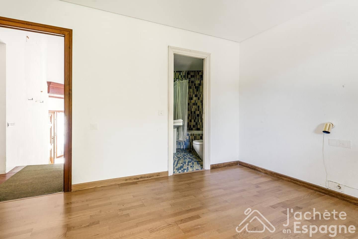 8 Zimmer Villa zu verkaufen in Chiva mit Pool Garage - 790.000 € (Ref: 10116146)