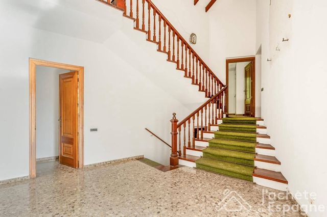 8 Zimmer Villa zu verkaufen in Chiva mit Pool Garage - 790.000 € (Ref: 10116146)