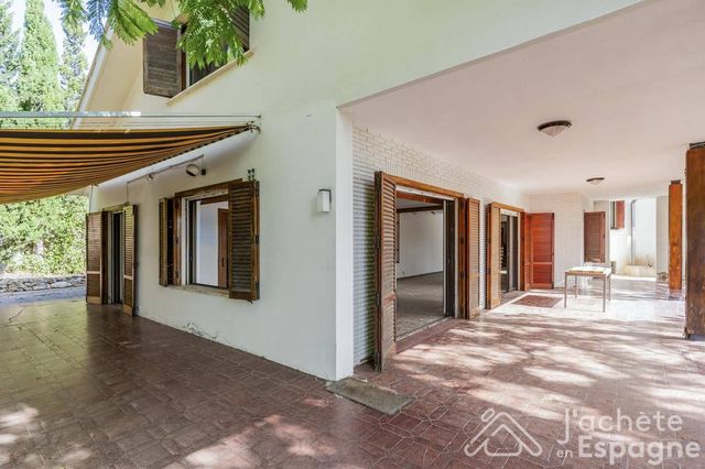 8 Zimmer Villa zu verkaufen in Chiva mit Pool Garage - 790.000 € (Ref: 10116146)