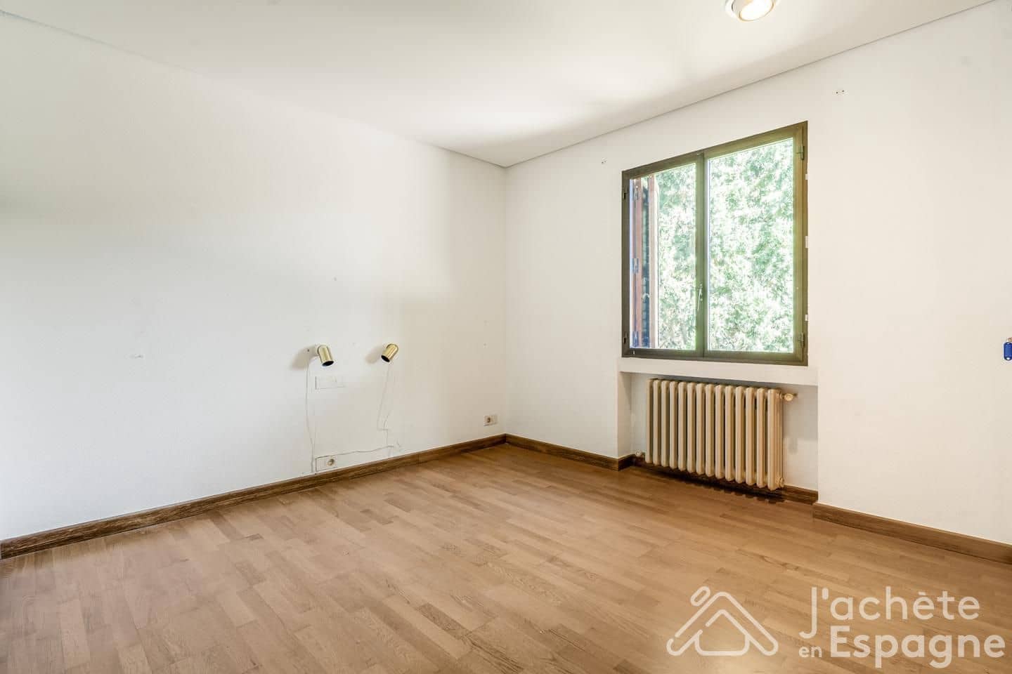 8 Zimmer Villa zu verkaufen in Chiva mit Pool Garage - 790.000 € (Ref: 10116146)