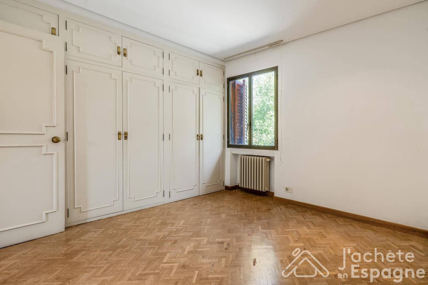 8 Zimmer Villa zu verkaufen in Chiva mit Pool Garage - 790.000 € (Ref: 10116146)