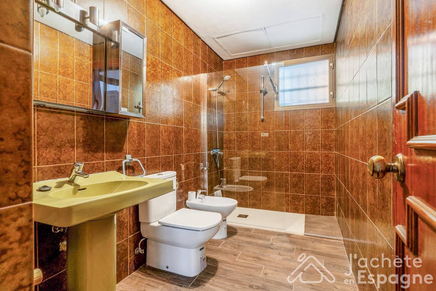 8 Zimmer Villa zu verkaufen in Chiva mit Pool Garage - 790.000 € (Ref: 10116146)