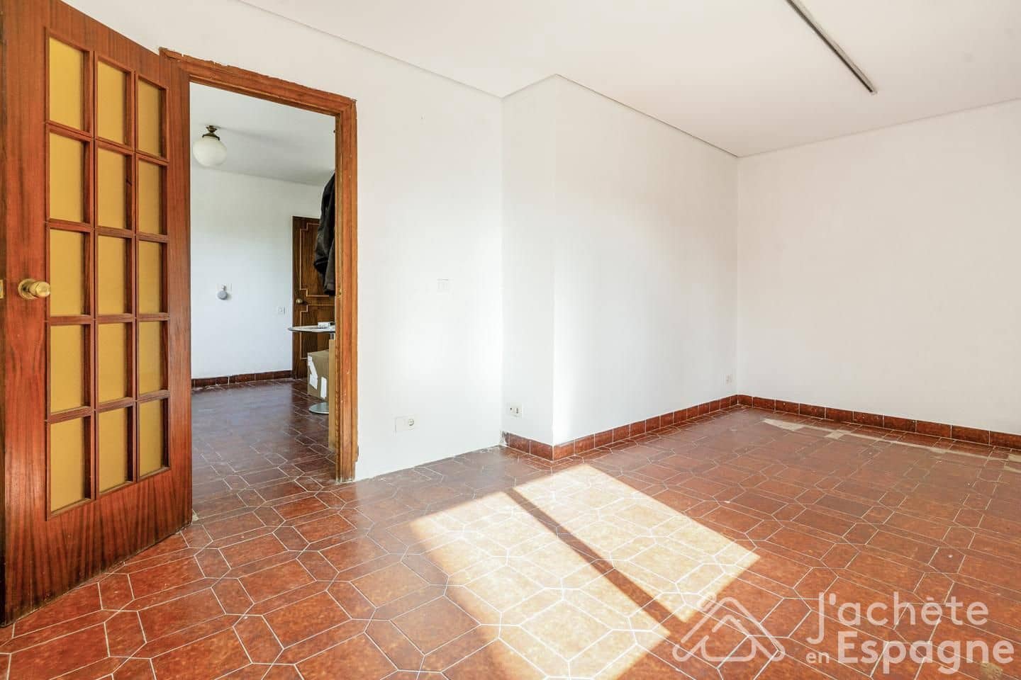 8 Zimmer Villa zu verkaufen in Chiva mit Pool Garage - 790.000 € (Ref: 10116146)