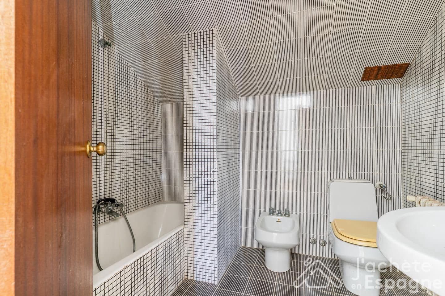 8 Zimmer Villa zu verkaufen in Chiva mit Pool Garage - 790.000 € (Ref: 10116146)