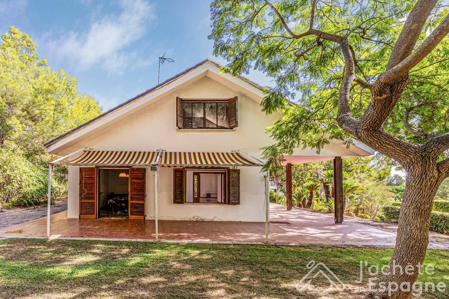 8 Zimmer Villa zu verkaufen in Chiva mit Pool Garage - 790.000 € (Ref: 10116146)