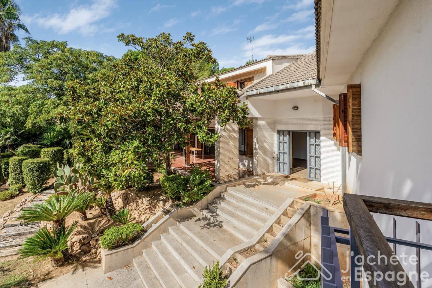8 Zimmer Villa zu verkaufen in Chiva mit Pool Garage - 790.000 € (Ref: 10116146)