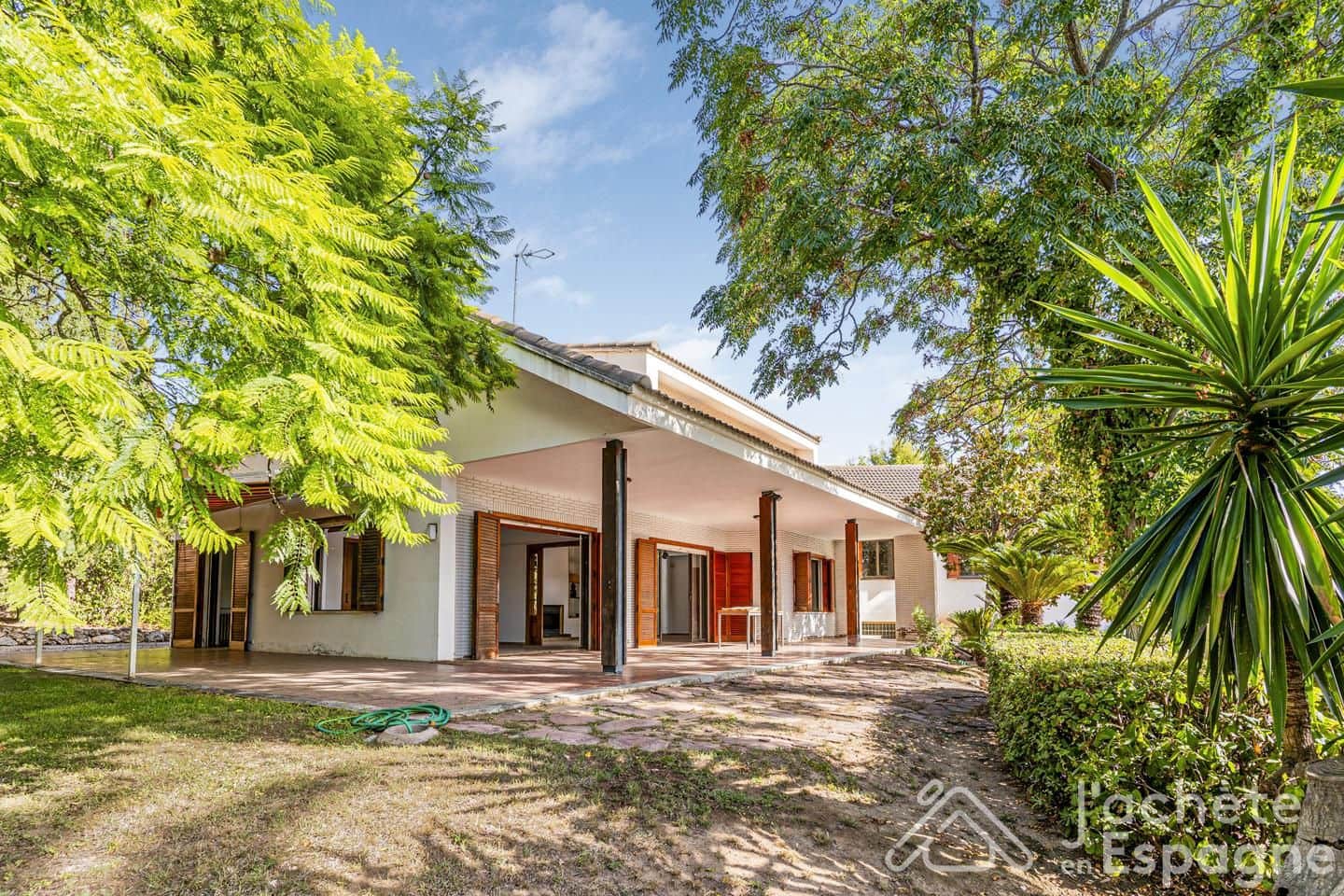 8 Zimmer Villa zu verkaufen in Chiva mit Pool Garage - 790.000 € (Ref: 10116146)