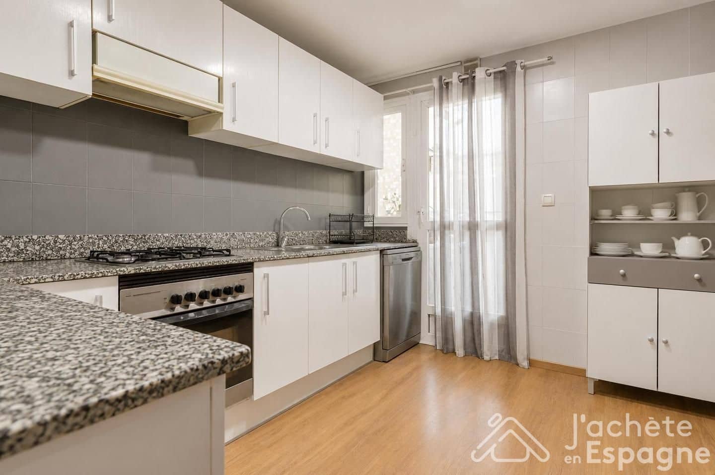 3 slaapkamer Flat te koop in L'Eliana met garage - € 358.000 (Ref: 10116156)
