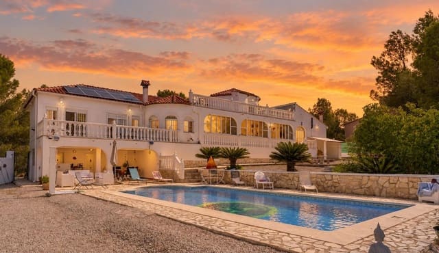 5 sovrum Villa till salu i Montroy med pool garage - 430 000 € (Ref: 10116159)