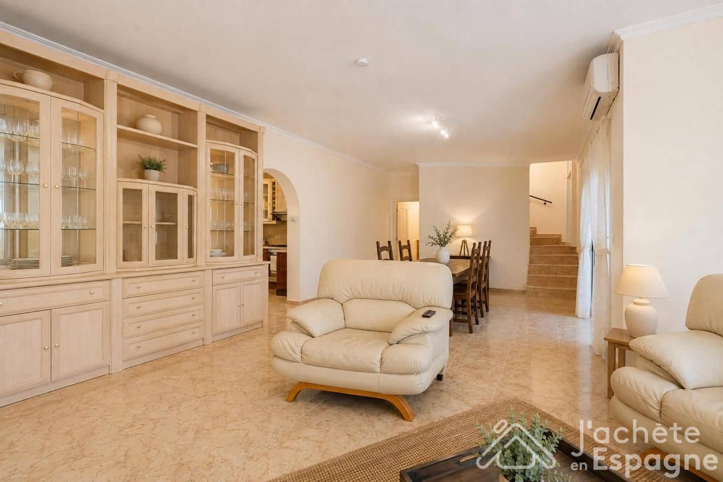 5 sovrum Villa till salu i Montroy med pool garage - 430 000 € (Ref: 10116159)