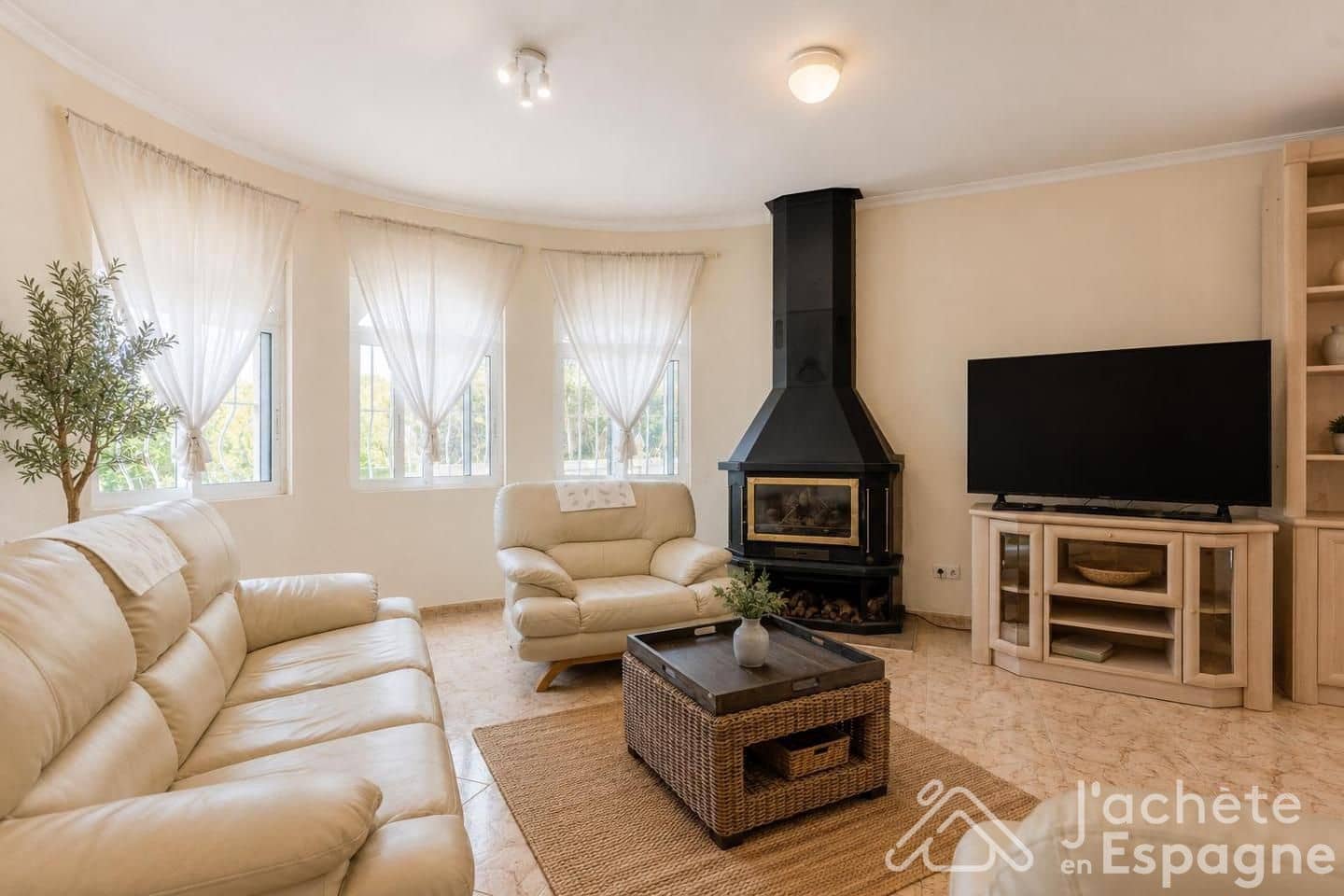 5 sovrum Villa till salu i Montroy med pool garage - 430 000 € (Ref: 10116159)