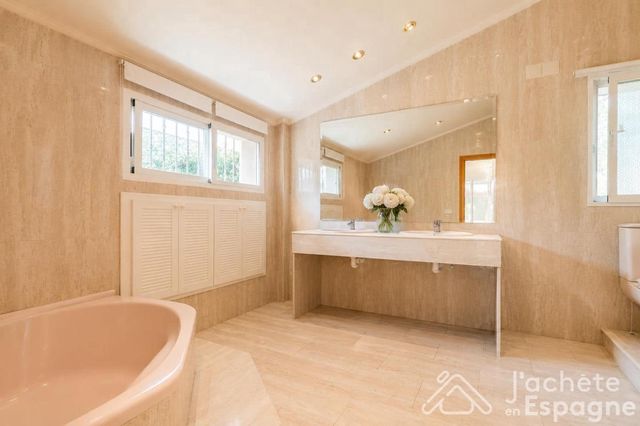 4 sovrum Villa till salu i Gilet med pool garage - 595 000 € (Ref: 10116161)