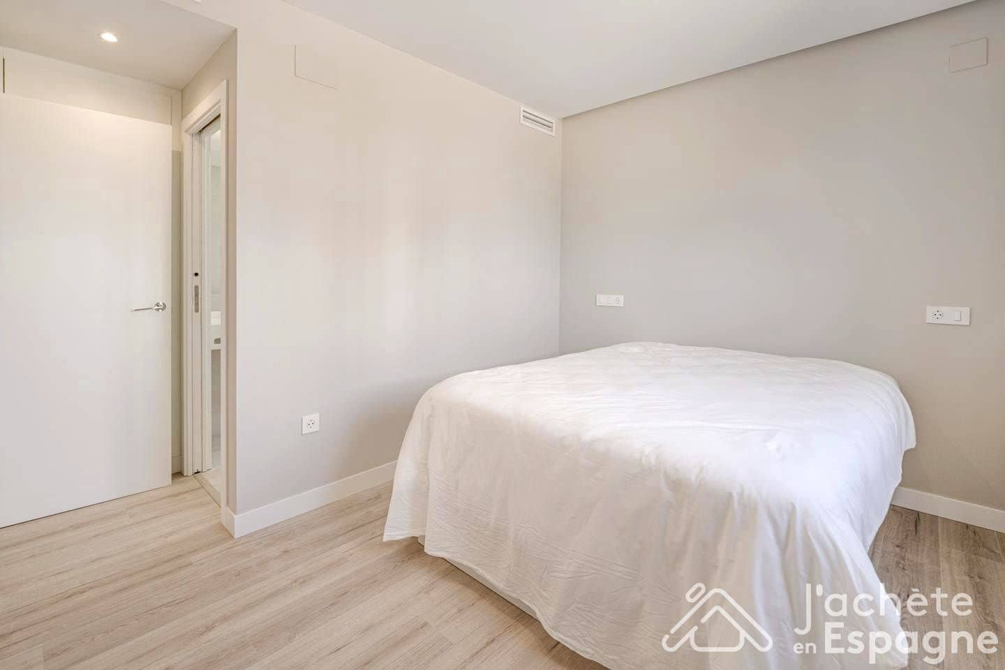 3 bedroom Flat for sale in Vinaros with pool garage - € 460,000 (Ref: 10116164)