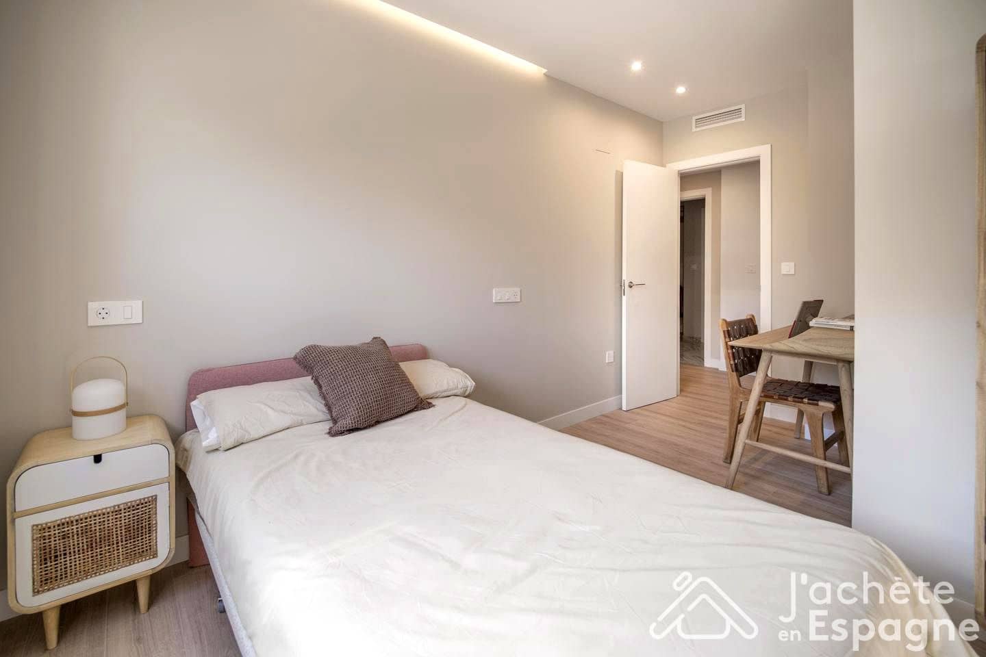 3 bedroom Flat for sale in Vinaros with pool garage - € 499,000 (Ref: 10116168)