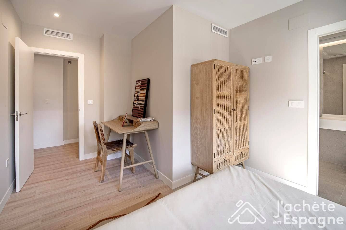 3 bedroom Flat for sale in Vinaros with pool garage - € 499,000 (Ref: 10116168)