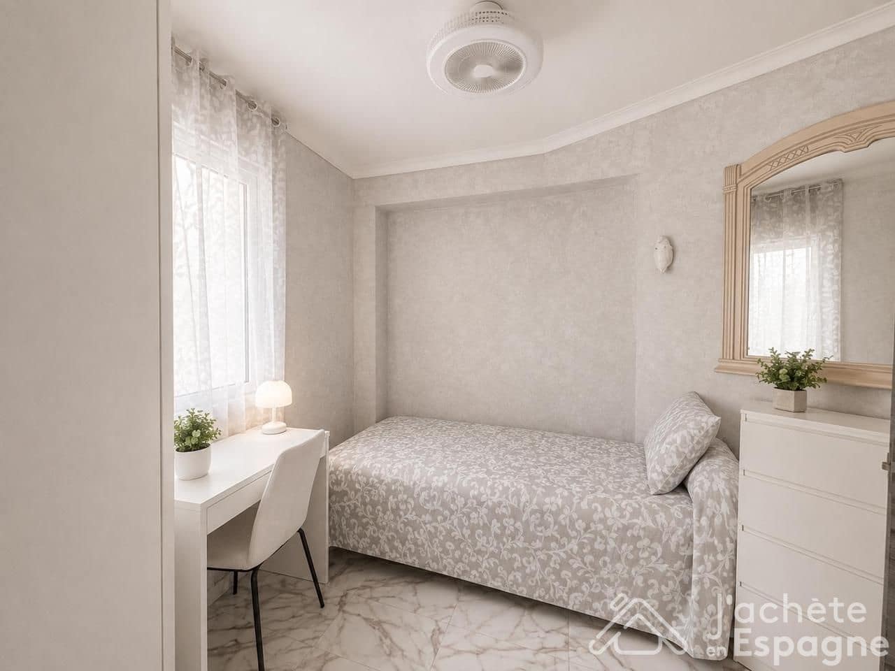 5 bedroom Flat for sale in Valencia city - € 210,000 (Ref: 10116170)