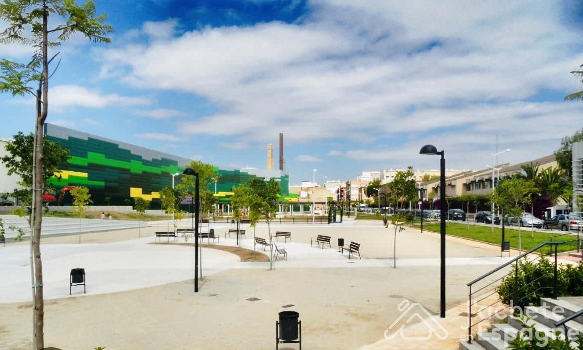 5 bedroom Flat for sale in Valencia city - € 210,000 (Ref: 10116170)