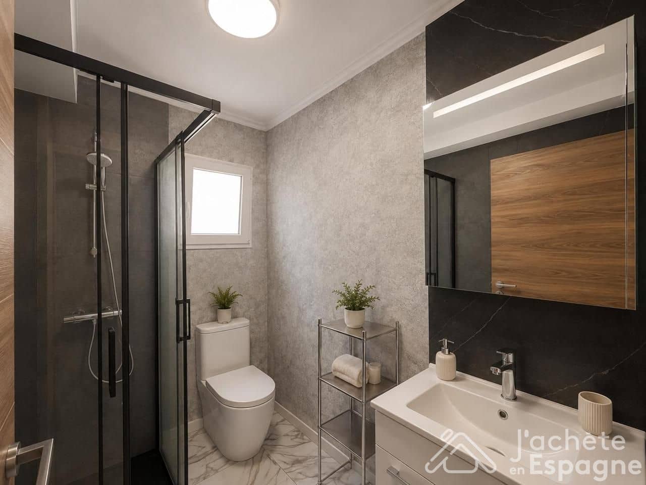 5 bedroom Flat for sale in Valencia city - € 210,000 (Ref: 10116170)
