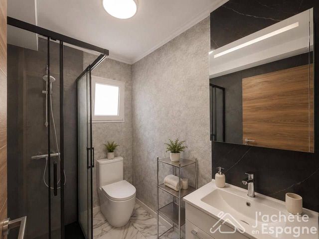 5 soveværelse Lejlighed til salg i Valencia by - € 210.000 (Ref: 10116170)