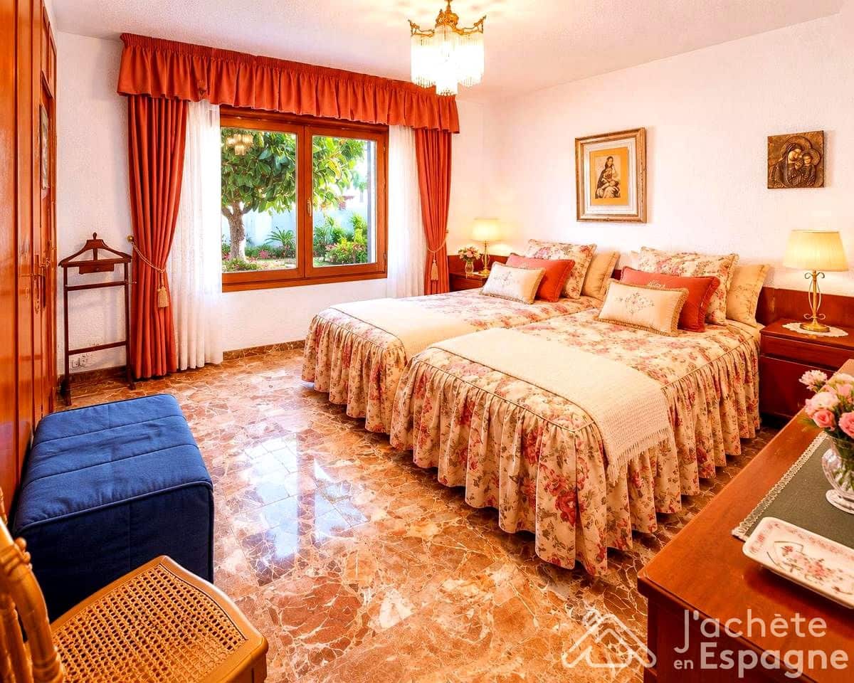 6 quarto Moradia para venda em Vinaros com piscina garagem - 630 000 € (Ref: 10116176)