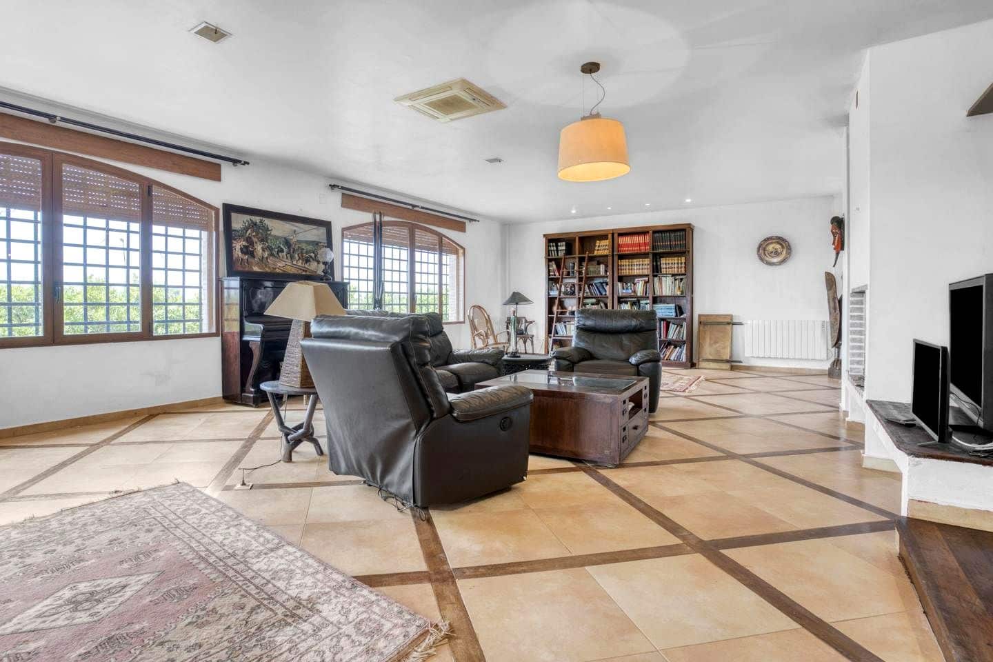 5 Zimmer Villa zu verkaufen in Betera mit Pool Garage - 768.000 € (Ref: 10116179)