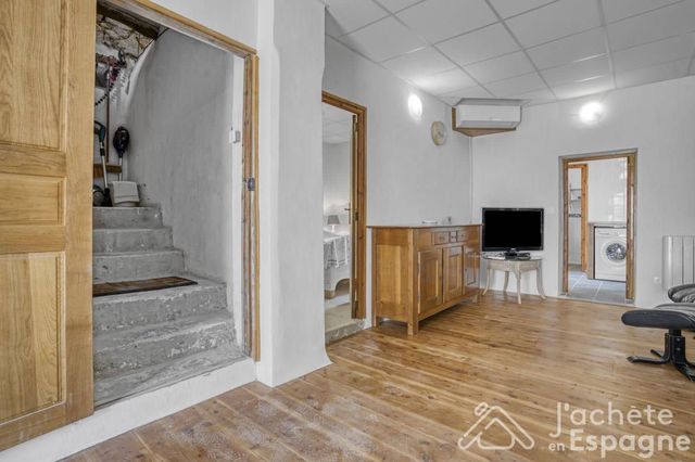 3 bedroom Villa for sale in Cortes de Pallás - € 105,000 (Ref: 10116182)