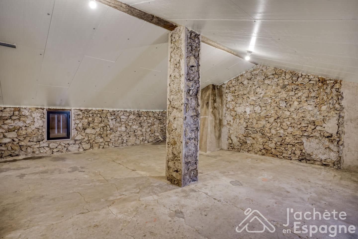 3 bedroom Villa for sale in Cortes de Pallas - € 105,000 (Ref: 10116182)