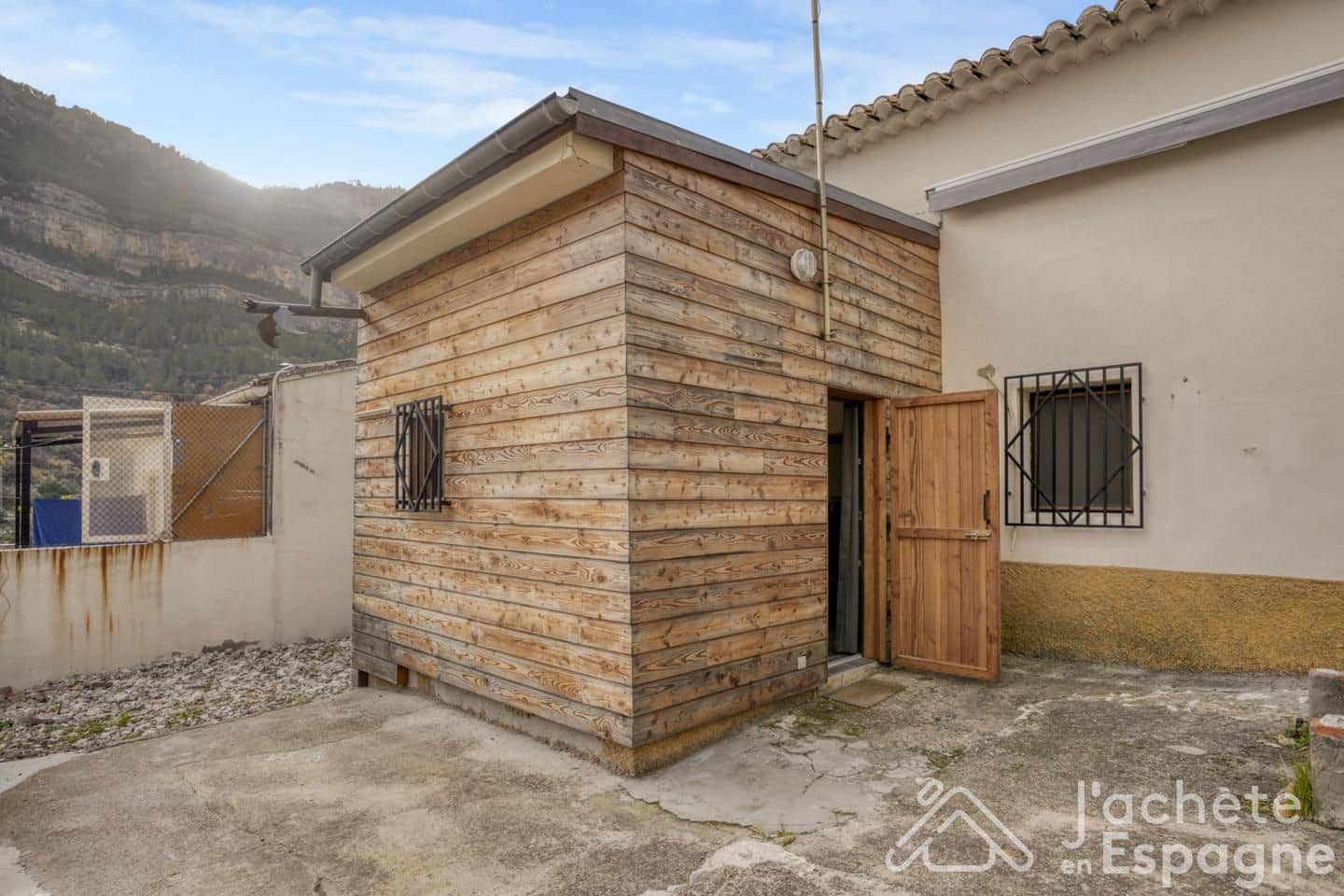 3 bedroom Villa for sale in Cortes de Pallas - € 105,000 (Ref: 10116182)