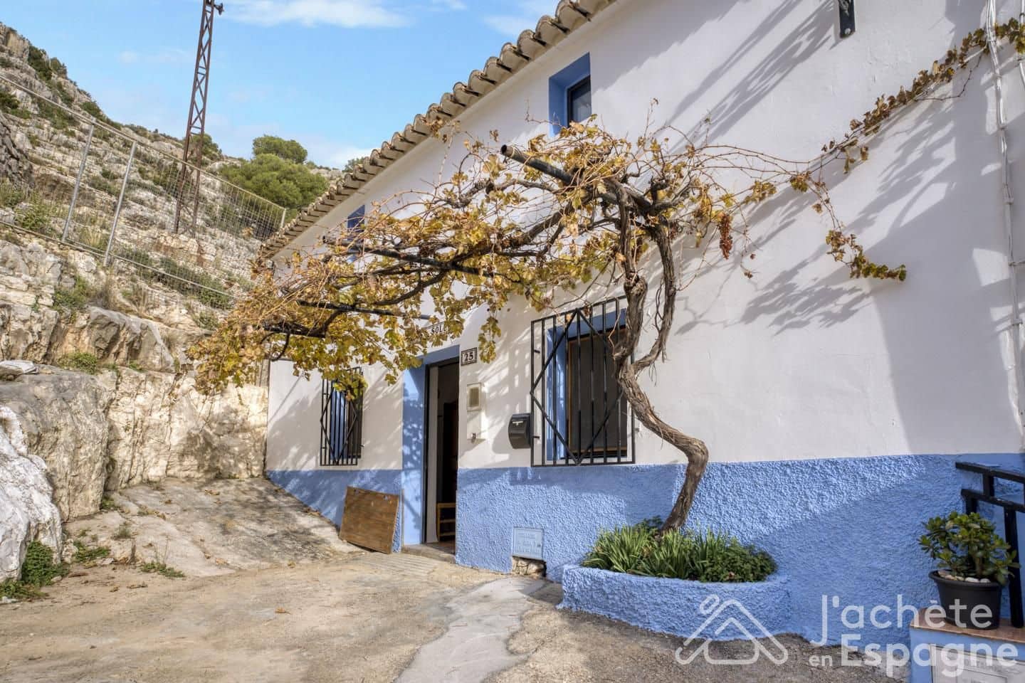 3 bedroom Villa for sale in Cortes de Pallas - € 105,000 (Ref: 10116182)