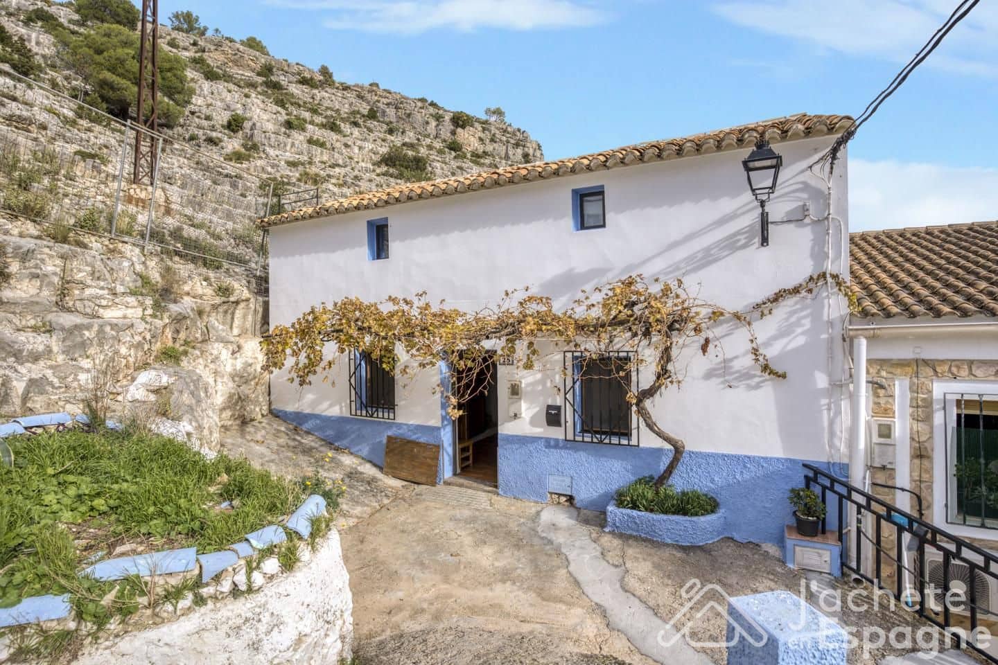 3 bedroom Villa for sale in Cortes de Pallas - € 105,000 (Ref: 10116182)