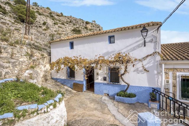 3 bedroom Villa for sale in Cortes de Pallás - € 105,000 (Ref: 10116182)