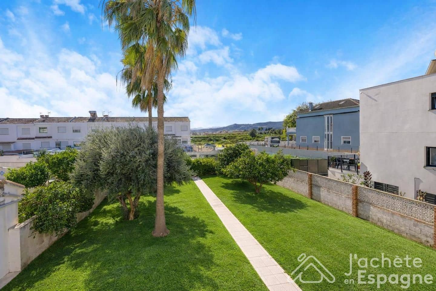 6 bedroom Villa for sale in Daimus with garage - € 428,001 (Ref: 10116193)