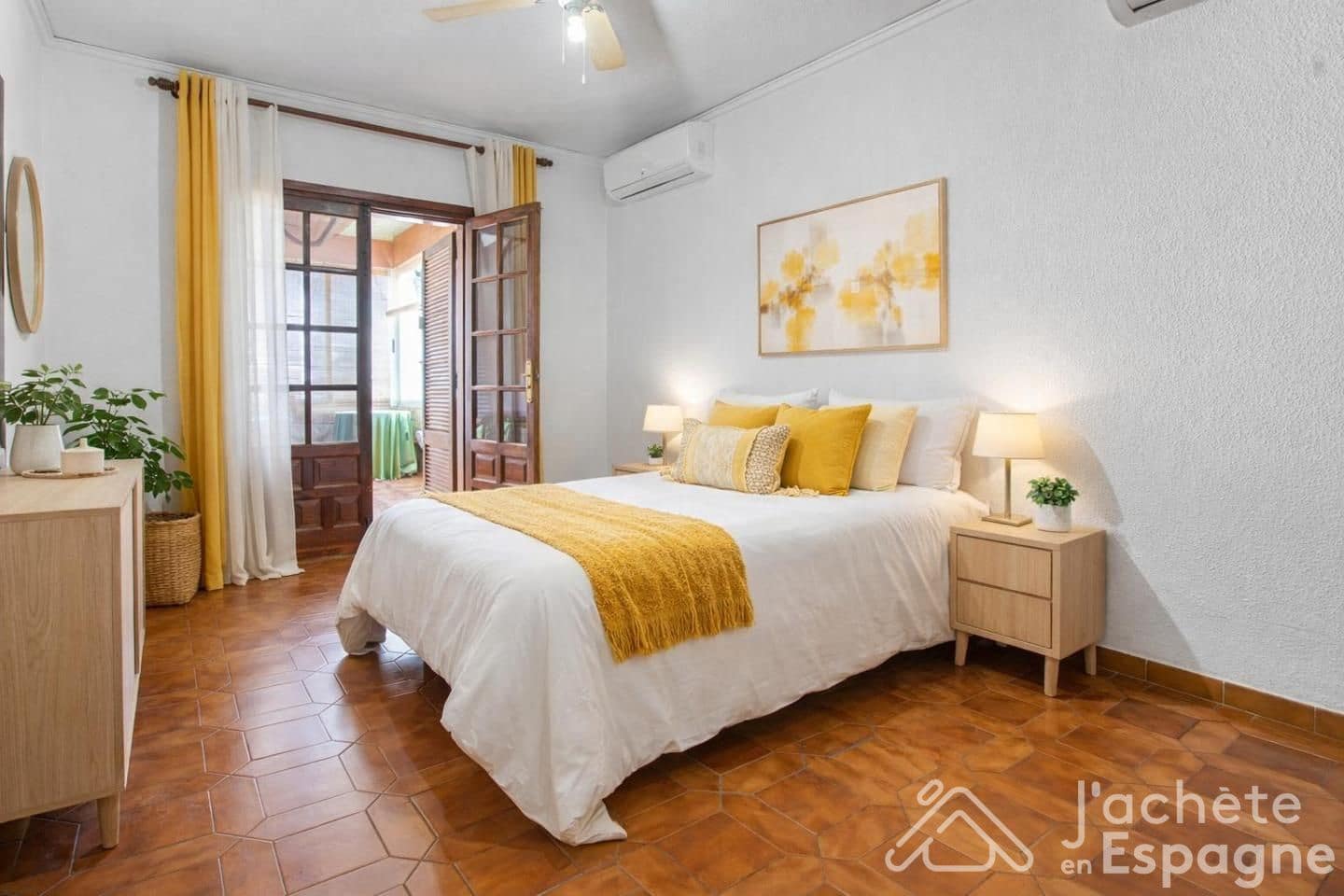 6 bedroom Villa for sale in Daimus with garage - € 428,001 (Ref: 10116193)