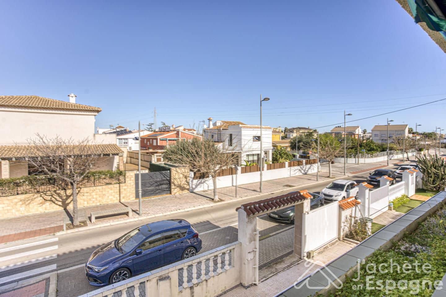 6 bedroom Villa for sale in Daimus with garage - € 428,001 (Ref: 10116193)
