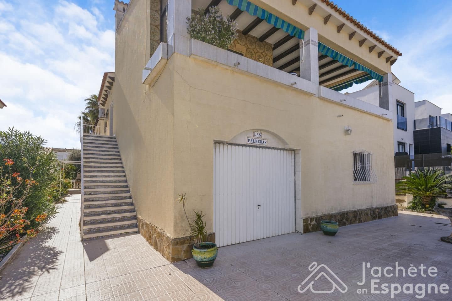 6 bedroom Villa for sale in Daimus with garage - € 428,001 (Ref: 10116193)